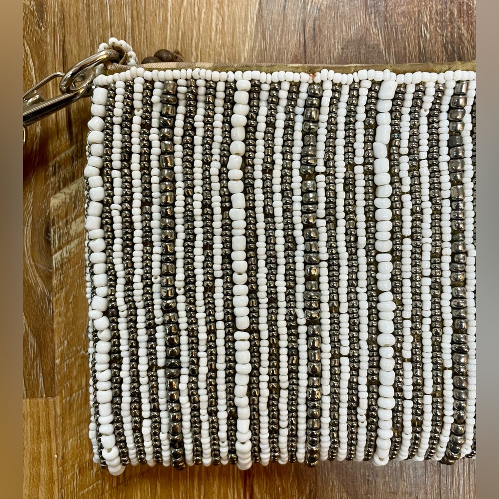 SOLD♥️ Vintage Tommy Bahama beaded clutch - Picture 4 of 5